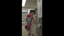 【スマホ用縦動画】本屋にいた女性のスカートの下から隠し撮り！
