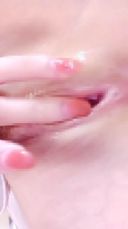 おおおお！なんて美しいおま◯こなんだ！！！白い歯がとっても印象的で清潔感の強いアジア女が、ピンク色でキレイなマン○を接写しまくるって（汗）