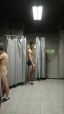 イケメンたちのシャワールーム！