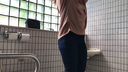 【個人撮影】30代ママさんトイレで内緒のフェラ抜きバイト