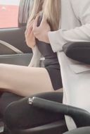 【個人撮影】真っ昼間から車内でオナニーして、白濁したマン汁を垂らすド変態女♡