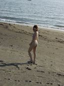 【素人投稿動画】お願いしたらどこでも裸になってくれる見せたがりの女子大生です ◆本編目線無し【Part.2：露出水着で砂浜に遊びに行きます】