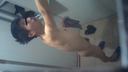 かわいい裸の男が浴室で入浴した実録