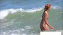 赤毛のパイパン美女！ヌードビーチでパイパンのオマ〇コまで完全隠し撮り！