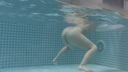 アラサー淫乱人妻をパイパンにしてプールで水中撮影-1