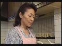 【無修正裏ビデオ】日本舞踊を嗜むおばさんの性生活 60分 853